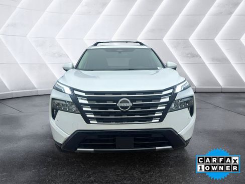 Used 2025 Nissan Rogue Platinum w/ Platinum Premium Package FWD image 2