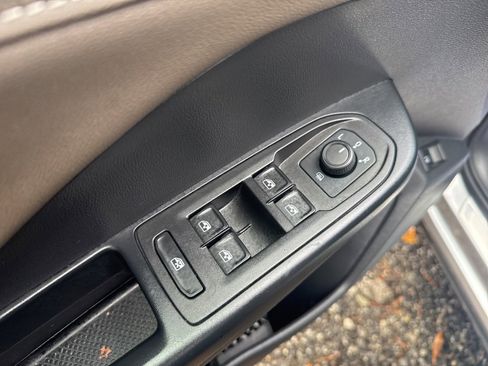 Used 2022 Volkswagen Taos SEL image 12