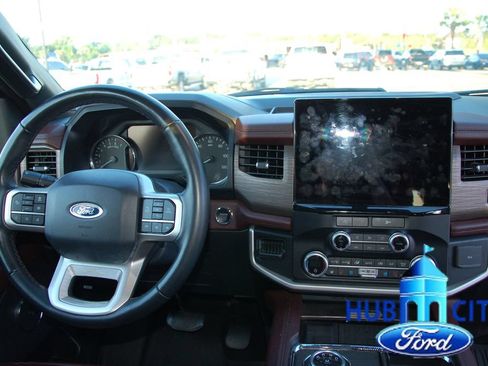Used 2024 Ford Expedition Limited RWD image 18