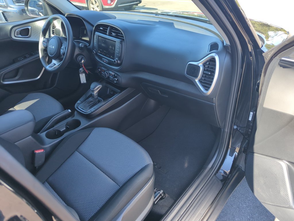 Used 2025 Kia Soul LX FWD image 36