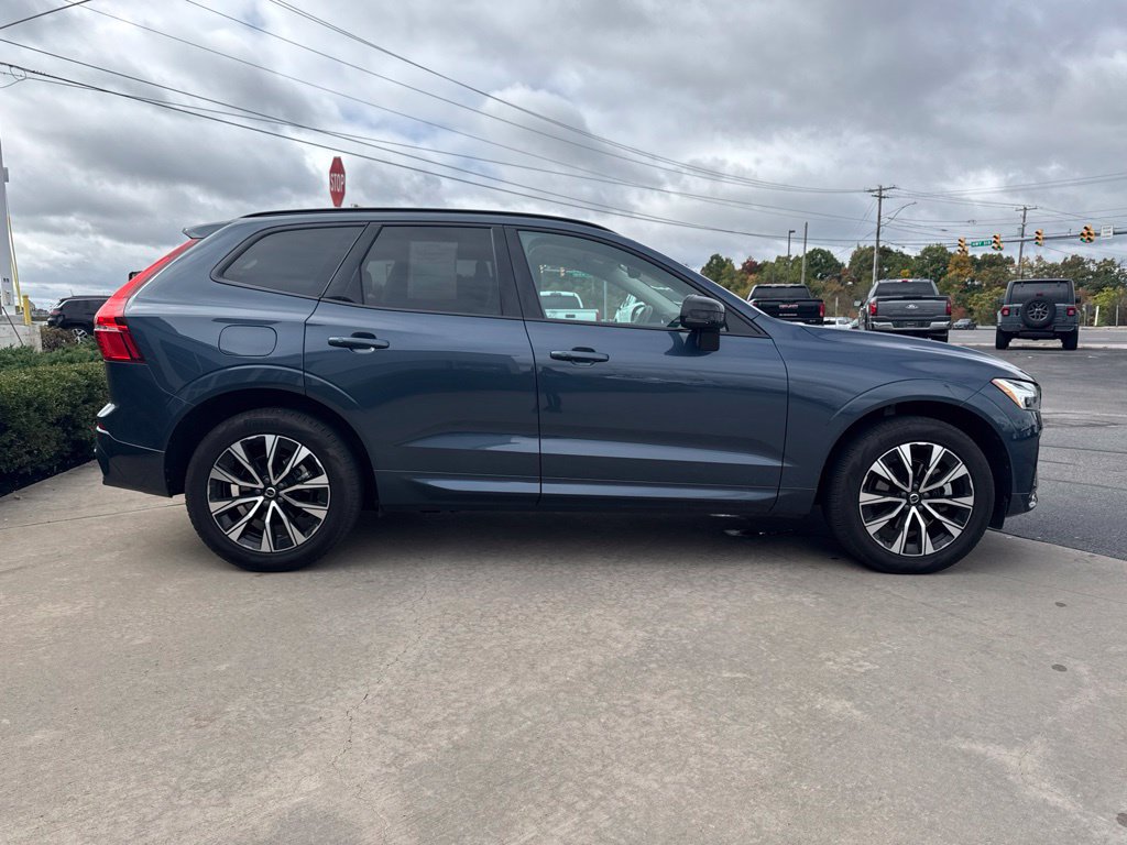 Used 2025 Volvo XC60 B5 Core w/ Protection Package Premier AWD/4WD image 4