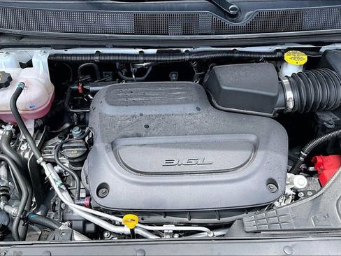 Used 2026 Chrysler Pacifica Limited FWD image 31