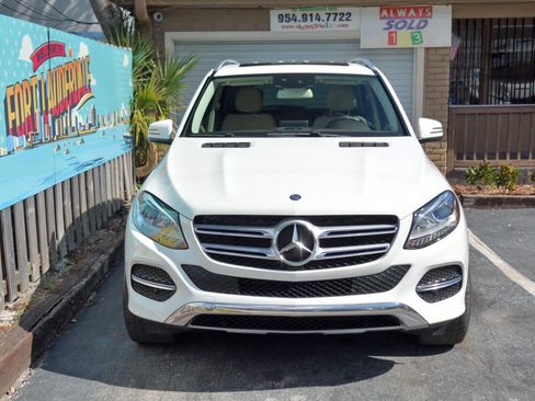Used 2017 Mercedes-Benz GLE 350 w/ Premium 1 Package image 3