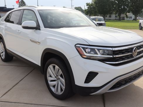 Used 2023 Volkswagen Atlas Cross Sport SE FWD image 4