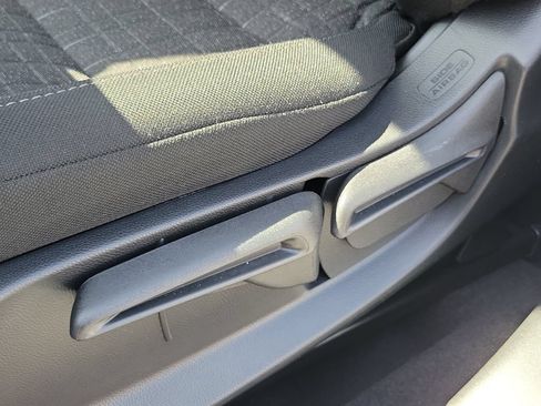Certified 2027 Honda HR-V LX image 22