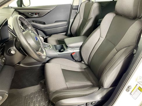 Used 2025 Subaru Outback Premium AWD/4WD image 5