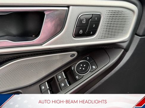 Used 2020 Ford Explorer Platinum w/ Premium Technology Package AWD/4WD image 11