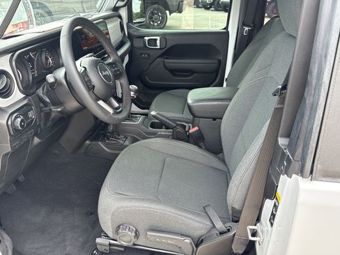 Used 2025 Jeep Wrangler Sport S image 9