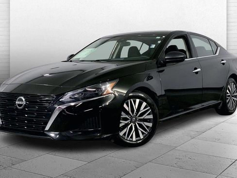 Used 2024 Nissan Altima 2.5 SV image 12