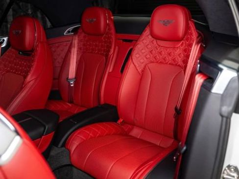 Used 2022 Bentley Continental GT image 3