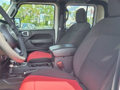 Used 2023 Jeep Gladiator Sport AWD/4WD image 6