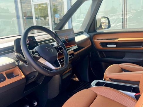Used 2025 Volkswagen ID. Buzz Pro S RWD image 12