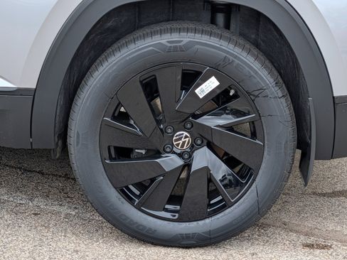 New 2026 Volkswagen Atlas Cross Sport SE AWD/4WD image 3