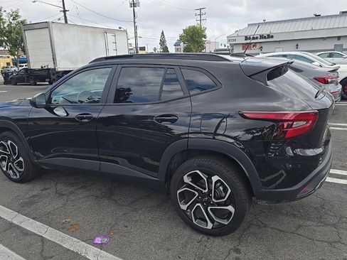 Used 2025 Chevrolet Trax RS FWD image 6