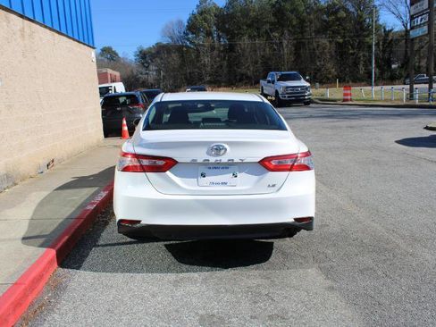 Used 2018 Toyota Camry LE image 5