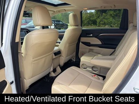 Used 2017 Toyota Highlander Limited image 18