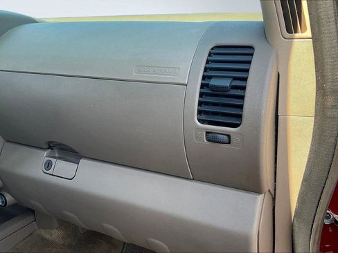 Used 2018 Nissan Frontier SV image 17