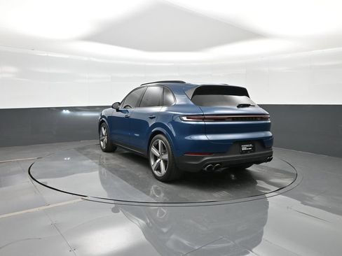 Certified 2024 Porsche Cayenne S image 3