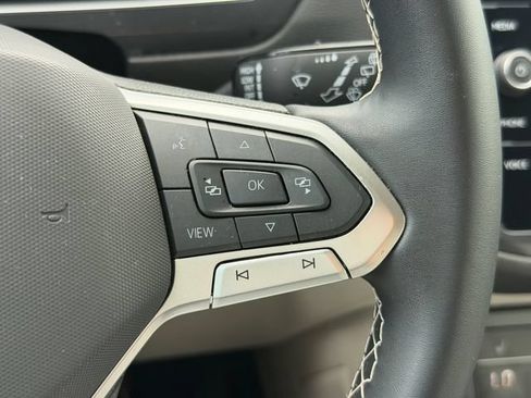 Certified 2024 Volkswagen Tiguan SE FWD image 28