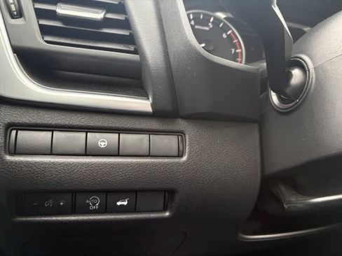 Used 2024 Nissan Rogue SV AWD/4WD image 20