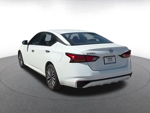 Used 2025 Nissan Altima 2.5 SV FWD image 10