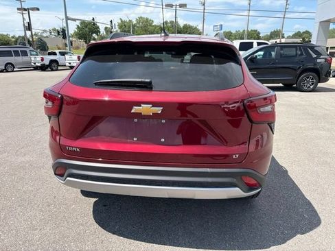 Used 2025 Chevrolet Trax LT FWD image 19