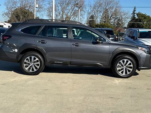 Used 2025 Subaru Outback image 2