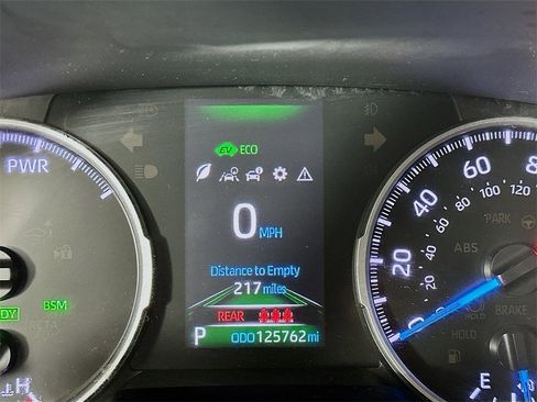 Used 2019 Toyota RAV4 LE image 15