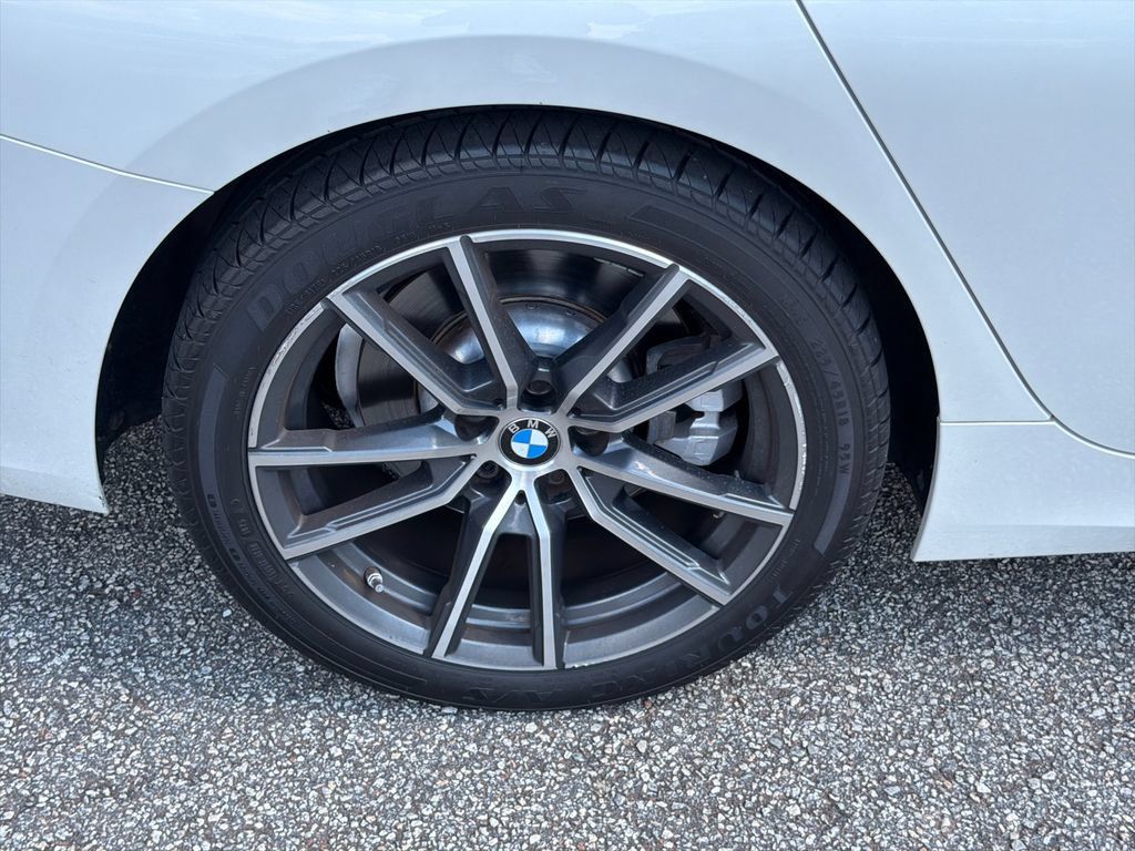 Used 2021 BMW 330i Sedan w/ Convenience Package RWD image 17