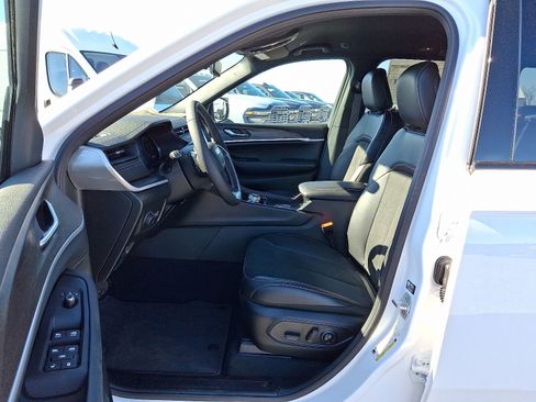 New 2026 Jeep Grand Cherokee Altitude image 8