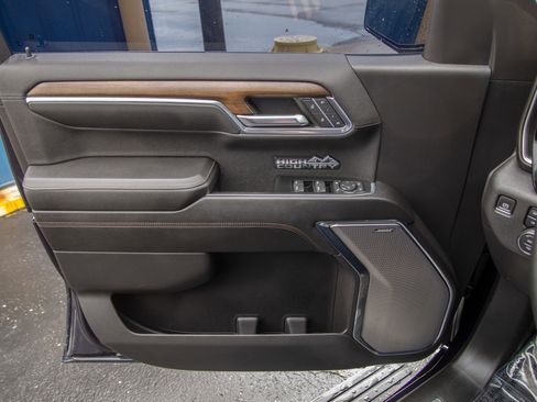 Used 2024 Chevrolet Silverado 1500 High Country w/ High Country Premium Package image 11