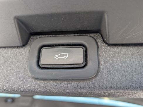 Used 2023 Land Rover Discovery S R-Dynamic AWD/4WD image 13