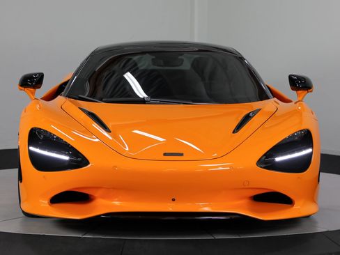 Used 2026 McLaren 750S Spider RWD image 11