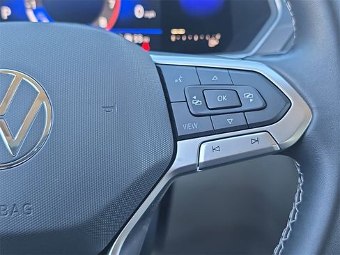 Used 2022 Volkswagen Tiguan SE image 23