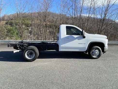 New 2026 Chevrolet Silverado 3500 LT w/ Convenience Package image 8
