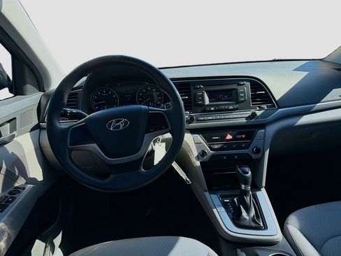 Used 2017 Hyundai Elantra SE image 17