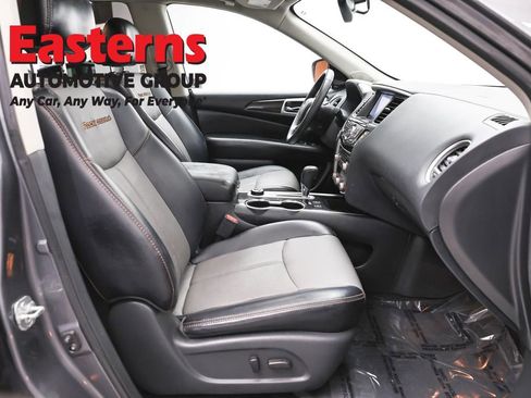Used 2020 Nissan Pathfinder SL AWD/4WD image 29