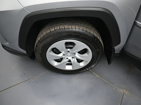 Used 2021 Toyota RAV4 LE FWD image 31