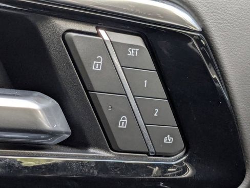 Used 2025 Chevrolet Tahoe High Country RWD image 35