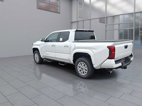 New 2025 Toyota Tacoma SR5 image 9