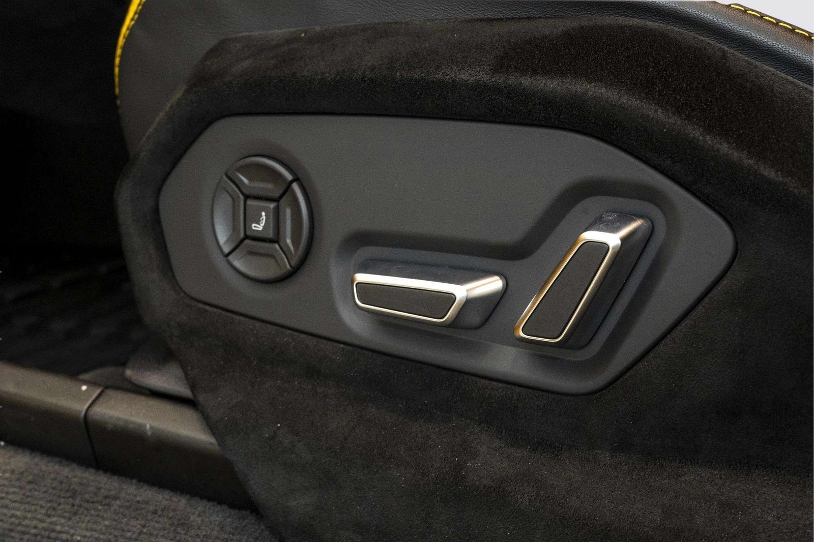 Used 2024 Lamborghini Urus Performante AWD/4WD image 23