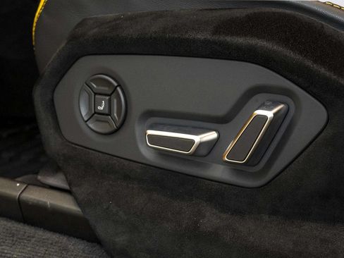 Used 2024 Lamborghini Urus Performante AWD/4WD image 23