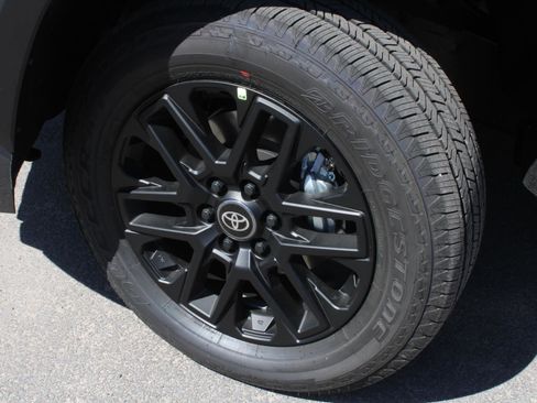 New 2026 Toyota Tundra Limited AWD/4WD image 16