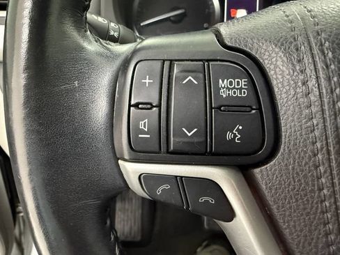 Used 2019 Toyota Highlander XLE FWD image 10