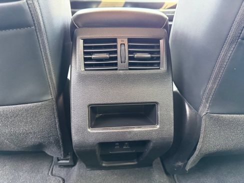 Used 2024 Mitsubishi Outlander SE AWD/4WD image 9