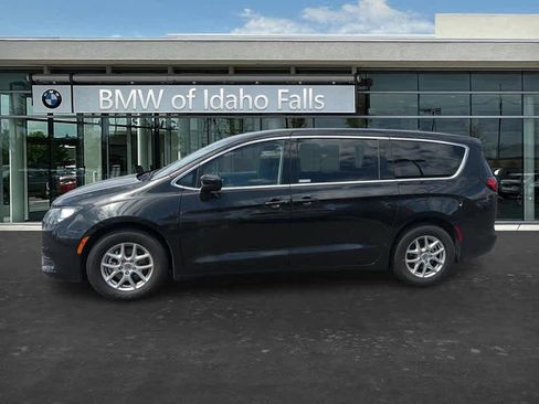 Used 2023 Chrysler Voyager LX FWD image 4