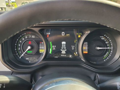 Used 2025 Jeep Wrangler Unlimited Sahara w/ Safety Group image 22