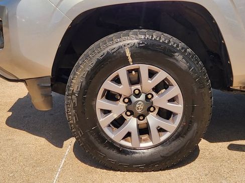 Used 2018 Toyota Tacoma SR w/ SR Convenience Package RWD image 8