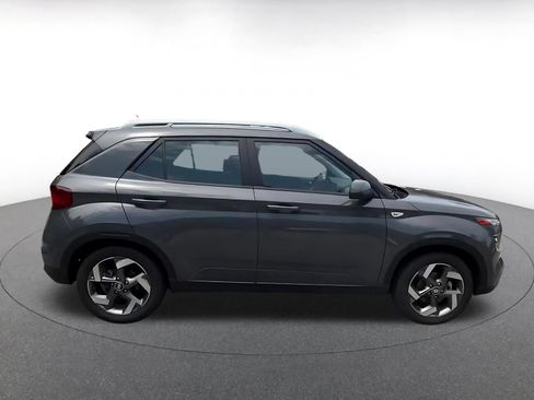 Used 2025 Hyundai Venue SEL FWD image 16