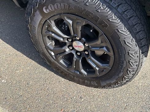 Used 2024 GMC Canyon Elevation w/ Elevation Premium Package image 5